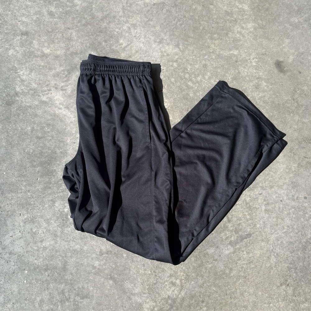 Black Hanes sport sweatpants